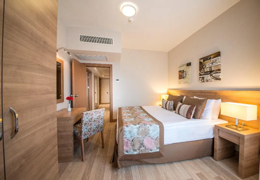 FAMILY ROOM STANDARD Room, Ramada Resort Lara, Antalya