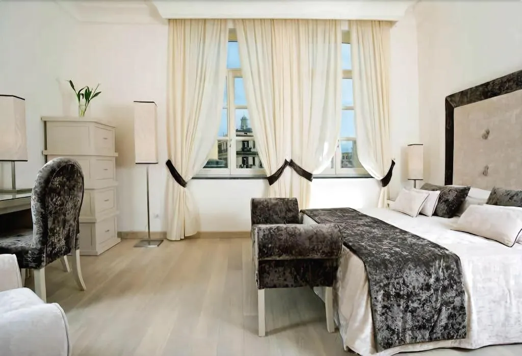 Room, Albergo Palazzo Decumani, Naples