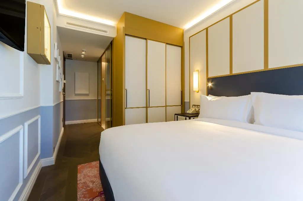 DOUBLE DELUXE WITH VIEWS Room, The Emerald House Lisbon, Curio Collection by Hilt, Lisbon