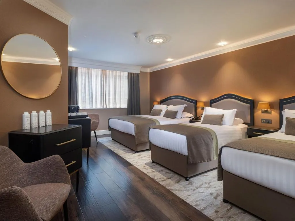 QUADRUPLE DELUXE Room, Cassidys, Dublin