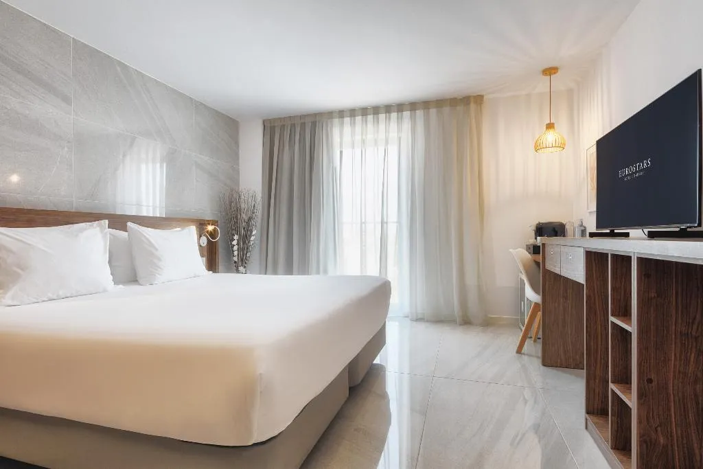 SUITE WITH BALCONY Room, Eurostars Puerto de Ibiza, Ibiza