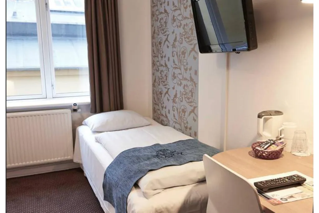 SINGLE STANDARD Room, Savoy, Copenhagen