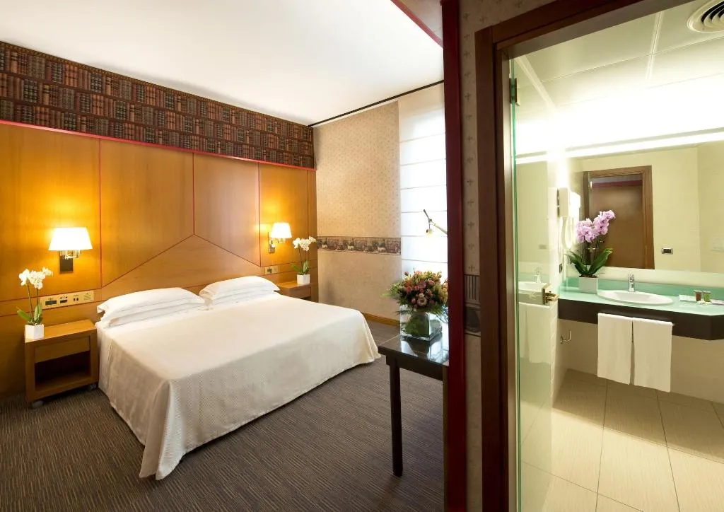Room, D'Este, Milan