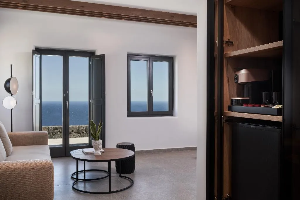 SUITE DELUXE WITH PRIVATE POOL Room, SantAnna Luxury Suites, Santorini