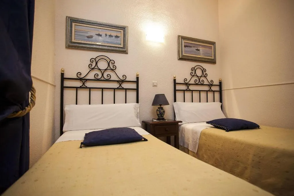 Room, Hostal Armesto, Madrid