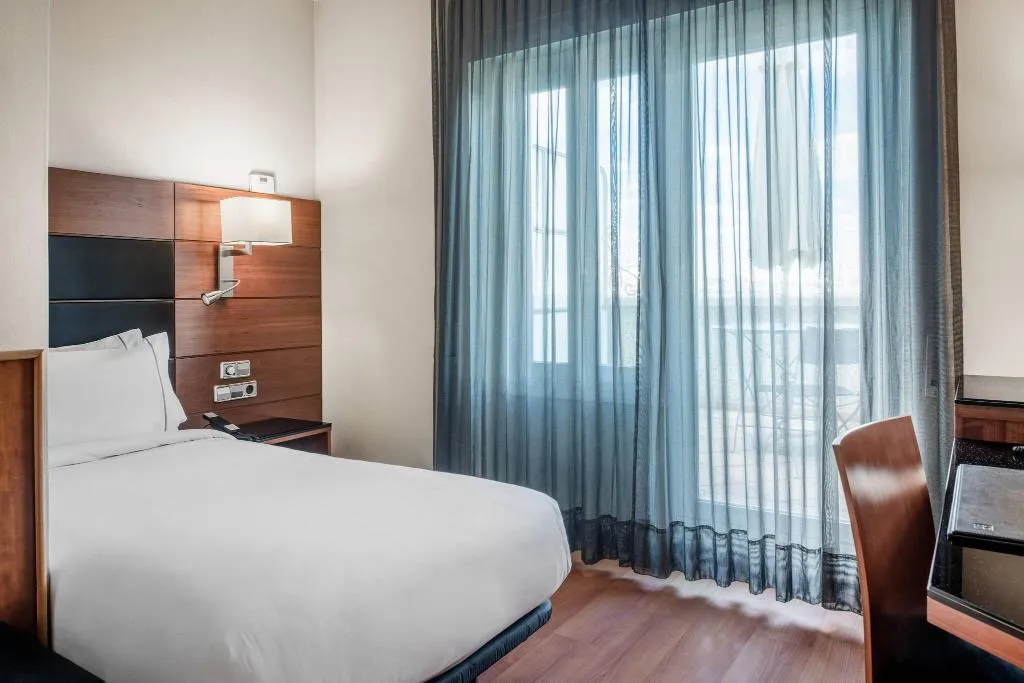DOUBLE QUEEN SIZE BED Room, AC Madrid Carlton, Madrid