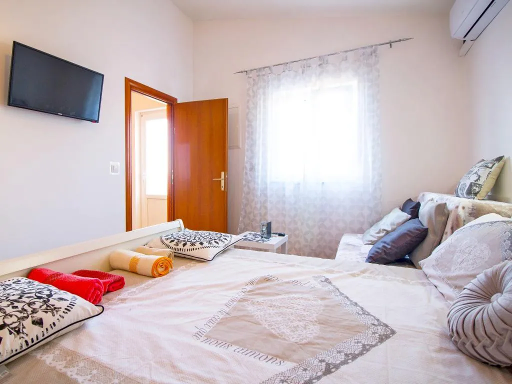 APARTMENT CAPACITY 3 Room, Apartments Dujo, Split