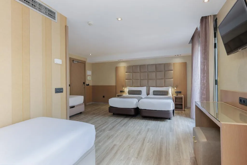 QUADRUPLE STANDARD Room, Suizo, Barcelona