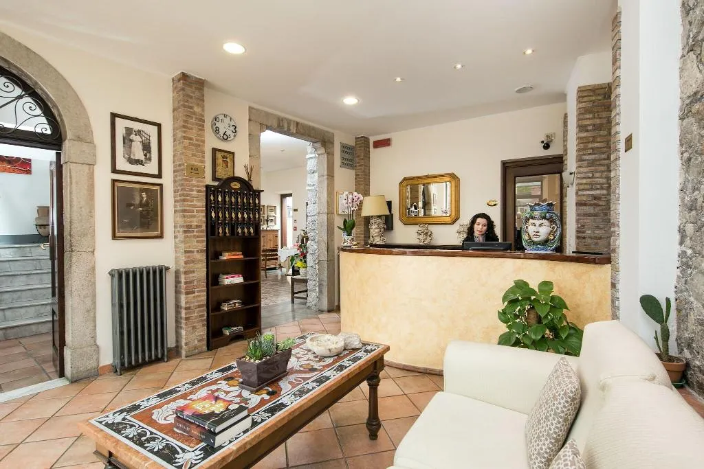 Lobby, La Pensione Svizzera, Taormina