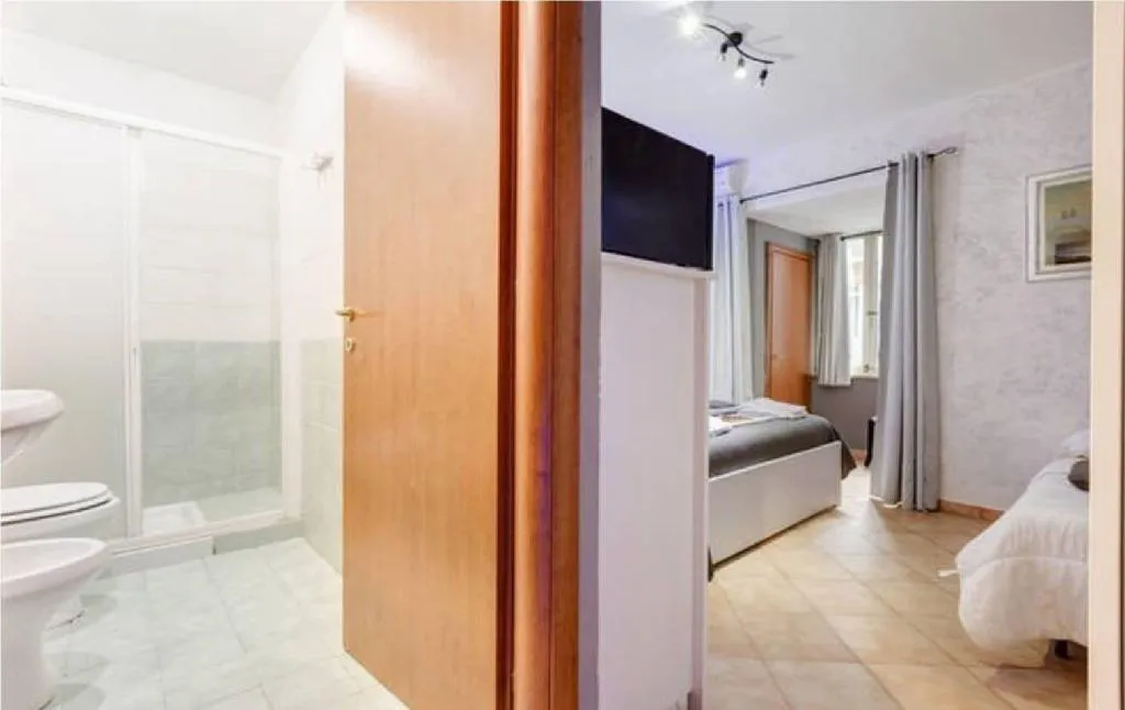 Room, Golden Ratio, Naples