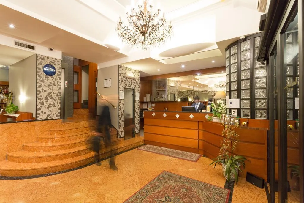 Lobby, Roxy, Milan