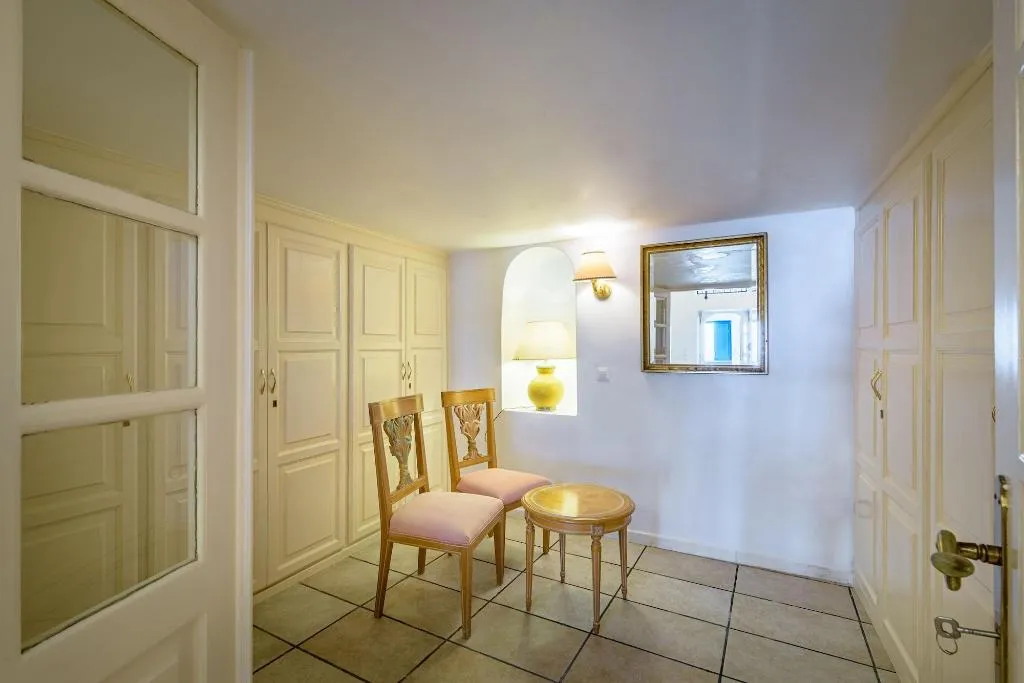 Room, Golden Grey Goose, Santorini
