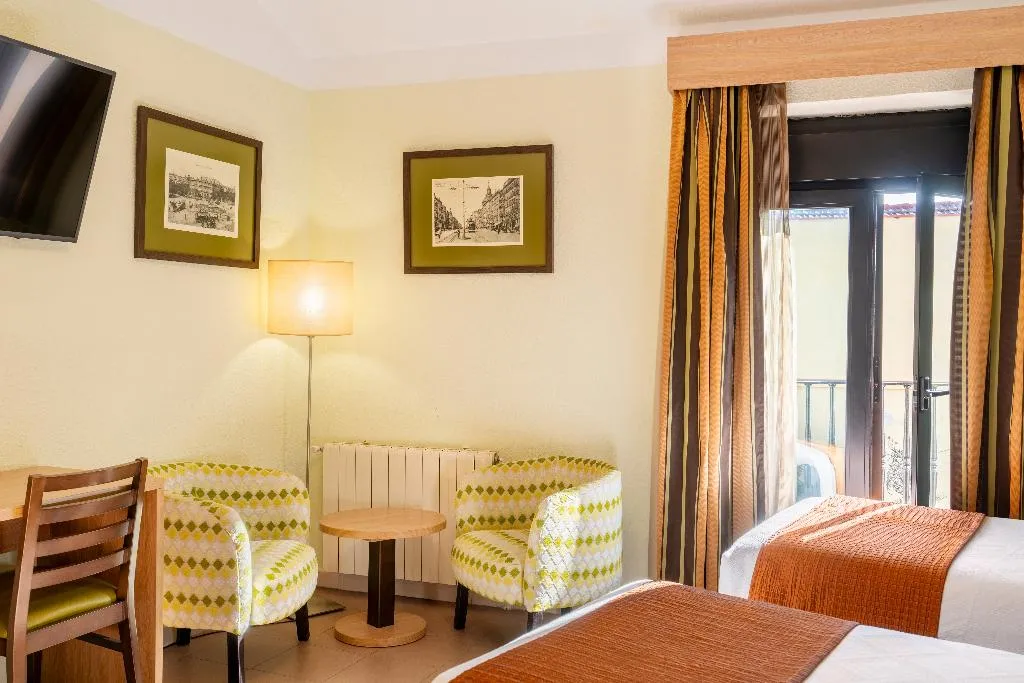 TRIPLE STANDARD Room, Ballesta, Madrid