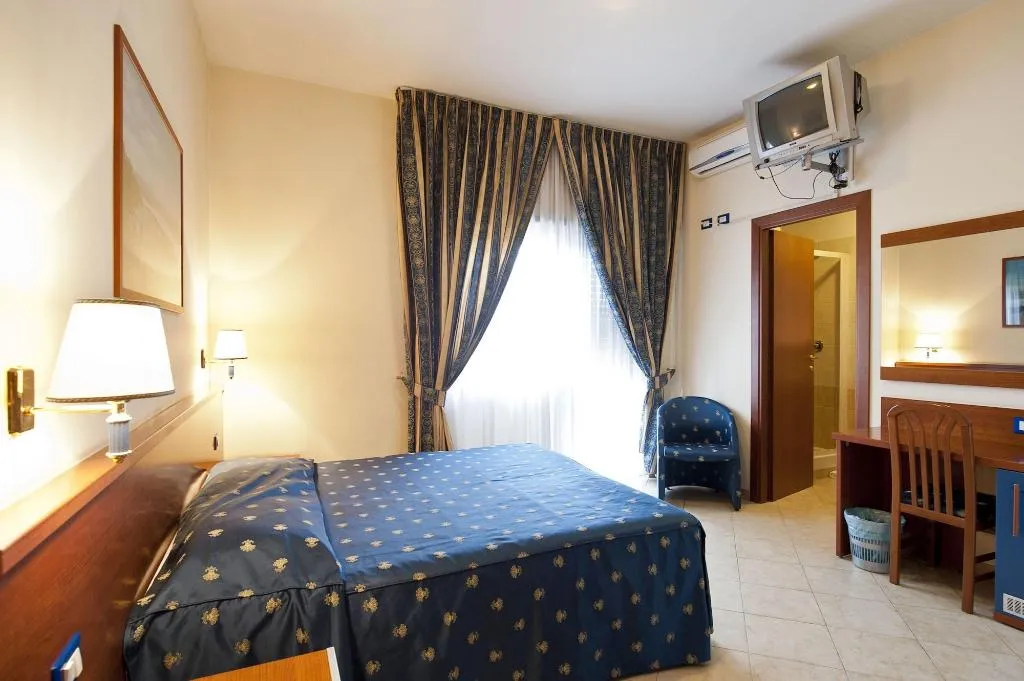 Room, Hotel 4 Pini, Rome