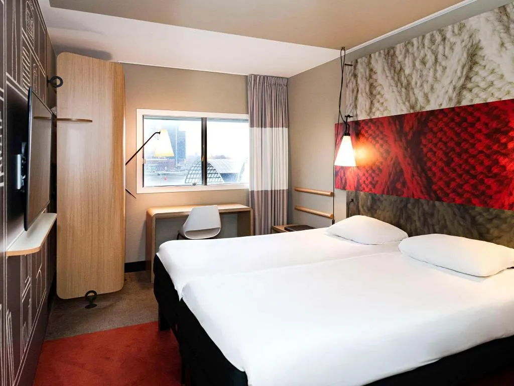 TWIN STANDARD Room, Ibis Amsterdam Centre, Amsterdam