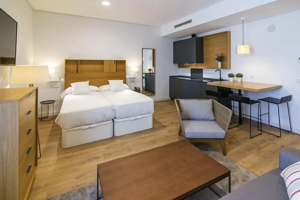 Room, Aquitania Home Suites, Seville