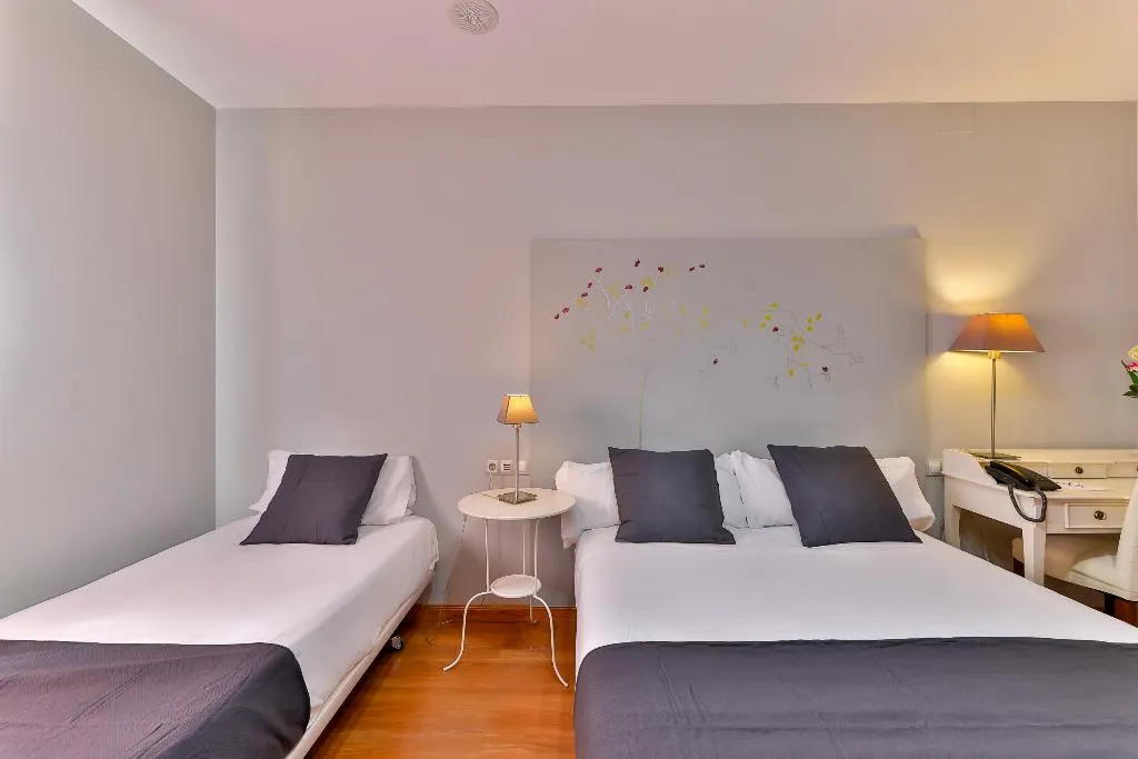 TRIPLE SUPERIOR Room, Santana Hotel Restaurante, Madrid