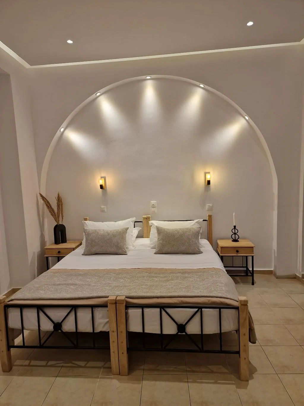 Double or Twin STANDARD Room, Amerisa Suites, Santorini