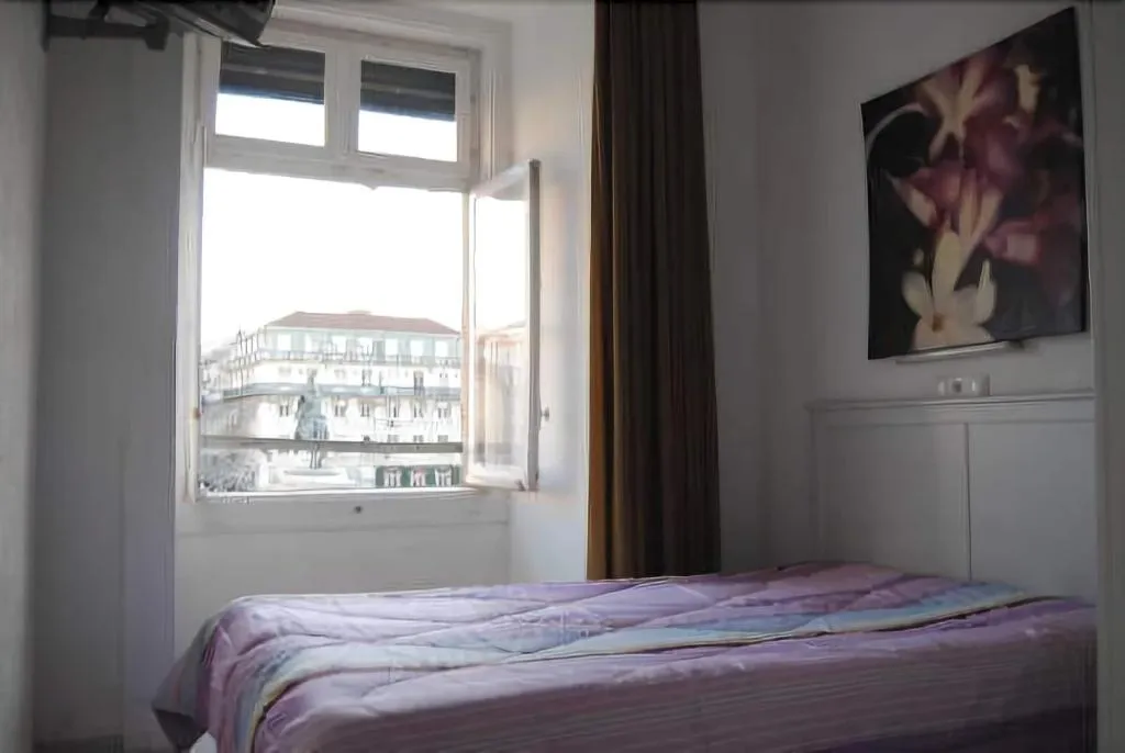 Room, Pensão Beira Minho, Lisbon