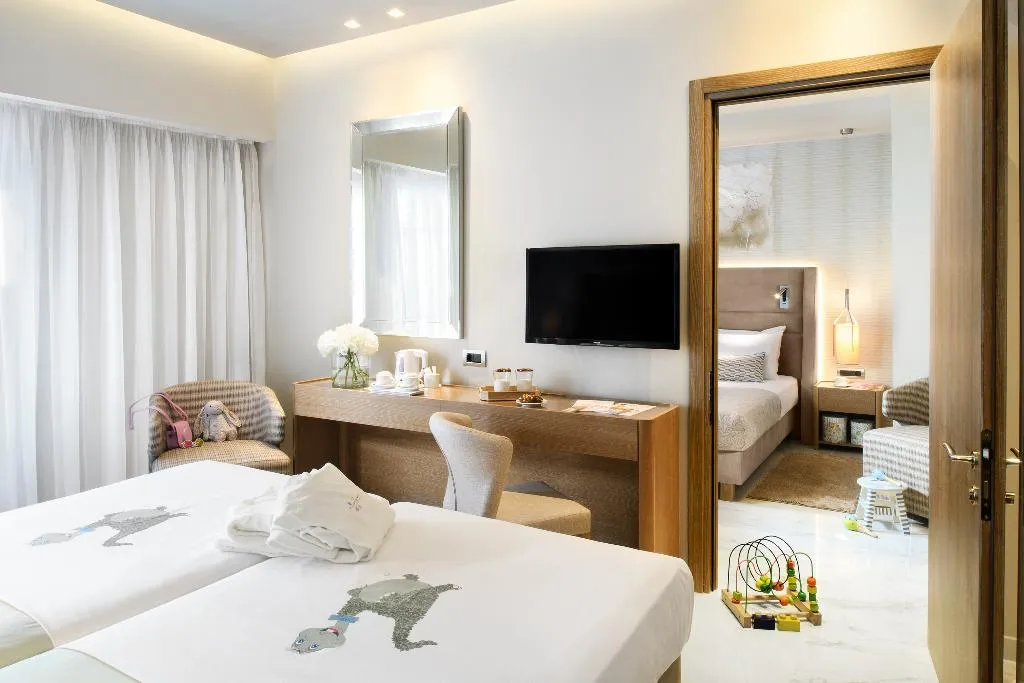 FAMILY ROOM DELUXE Room, Grand Hotel Palace Thessaloniki, Halkidiki