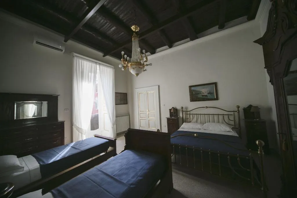 Room, Area Angioina Suites, Naples