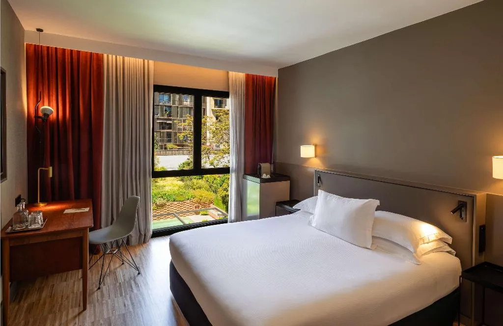 DOUBLE POOL VIEW Room, Alexandra Barcelona, Curio Collection by Hilton, Barcelona