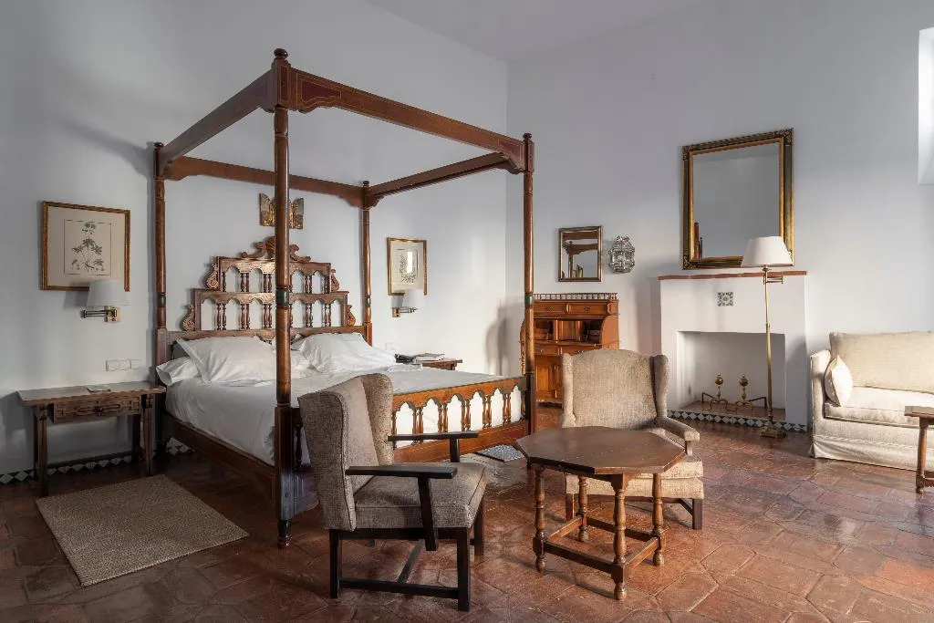 JUNIOR SUITE STANDARD Room, Parador de Guadalupe, Madrid