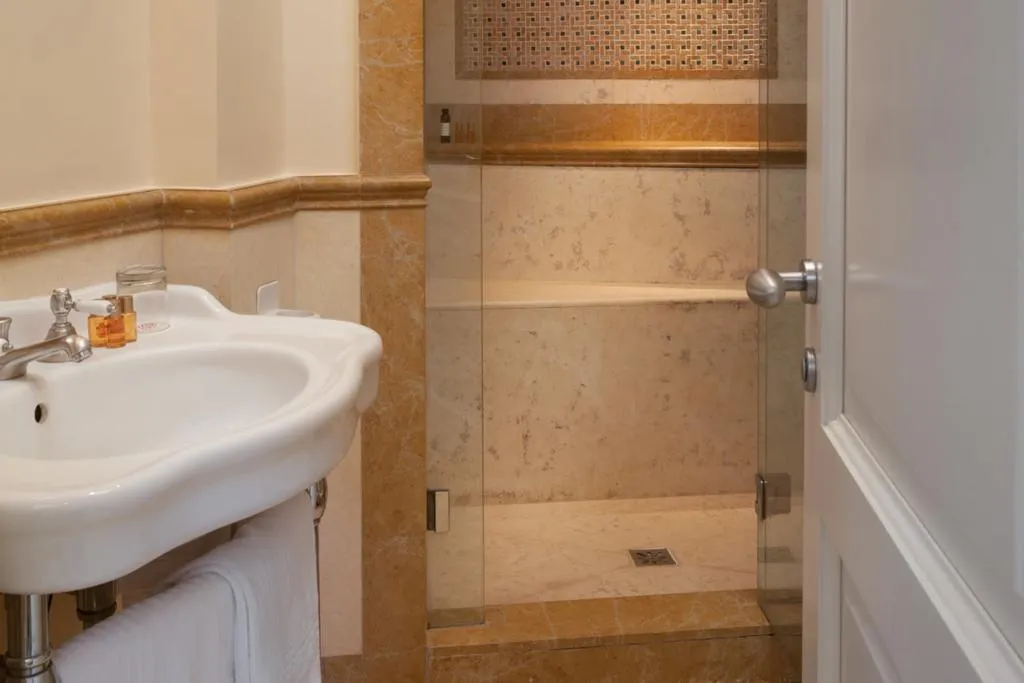 DOUBLE SINGLE USE DELUXE Room, Executive, Florence