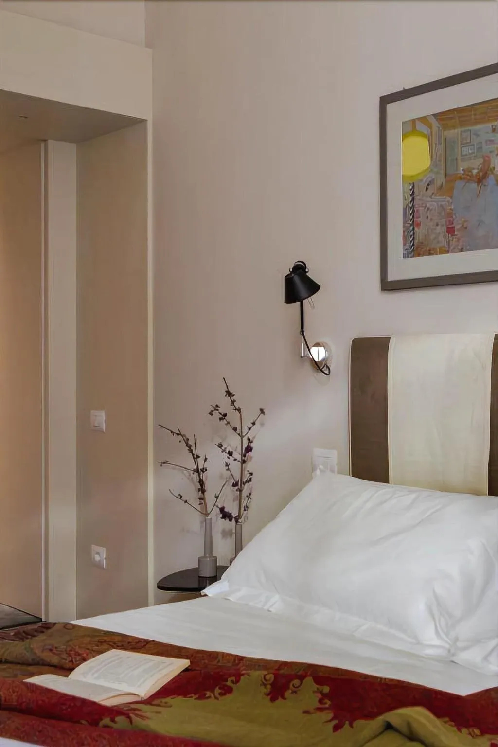 Room, Mynavona, Rome
