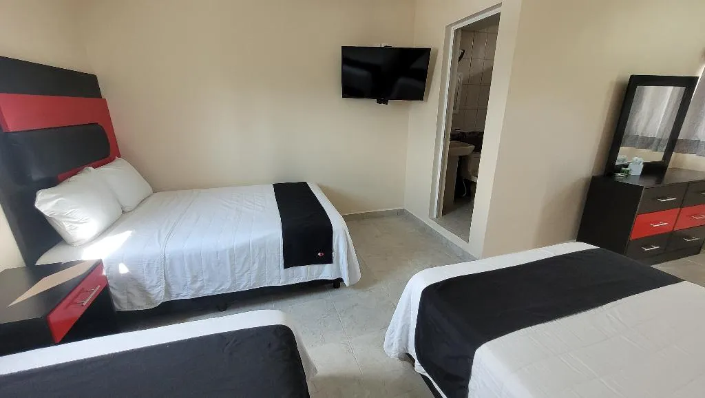 FAMILY ROOM THREE BEDS Room, Jardín Cancún, Cancun Area