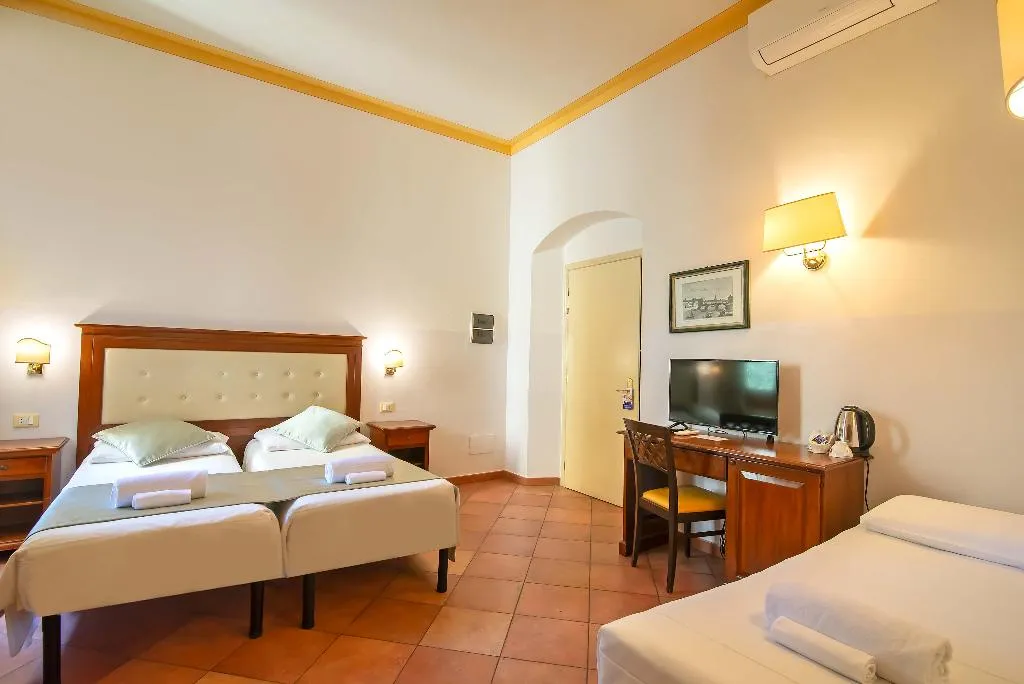 TRIPLE STANDARD Room, Cimabue, Florence