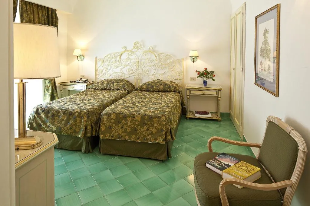 Room, Grand Hotel il Moresco, Naples