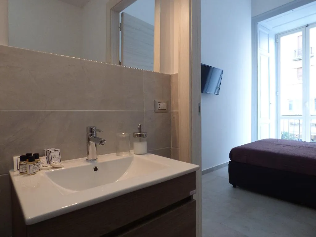 DOUBLE SUPERIOR Room, B&B Monteoliveto 33, Naples