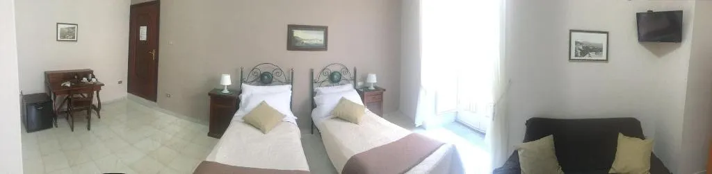 Room, Soggiorno Paradiso Due, Naples