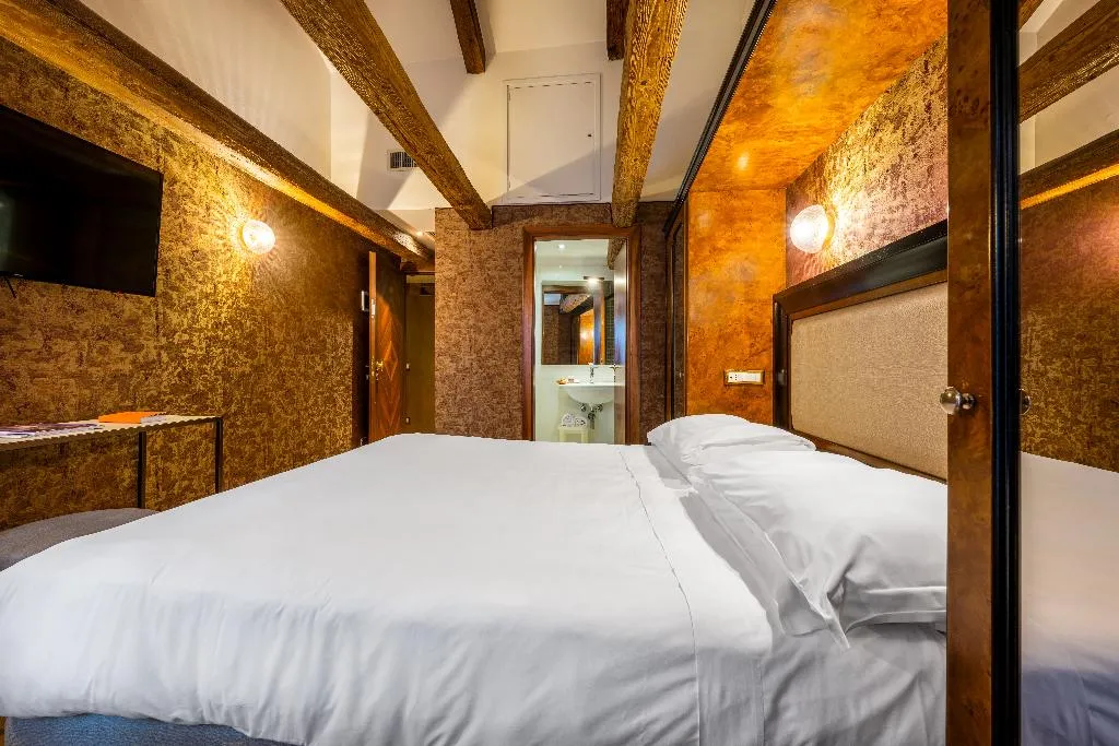 DOUBLE SUPERIOR Room, Paganelli, Venice