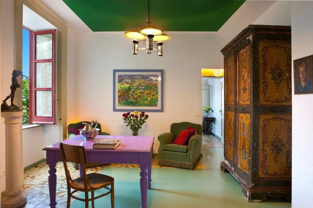 Lobby, Marina Piccola 73, Naples
