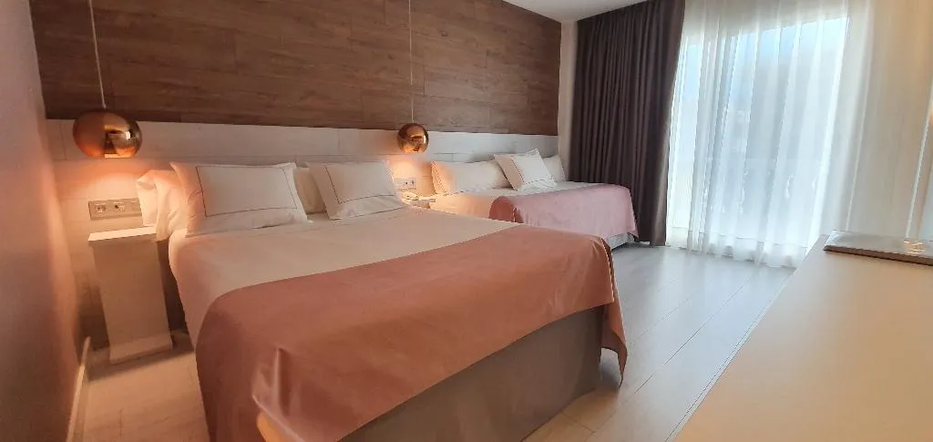 Double or Twin CAPACITY 4 Room, Hotel Bernat II, Costa Brava