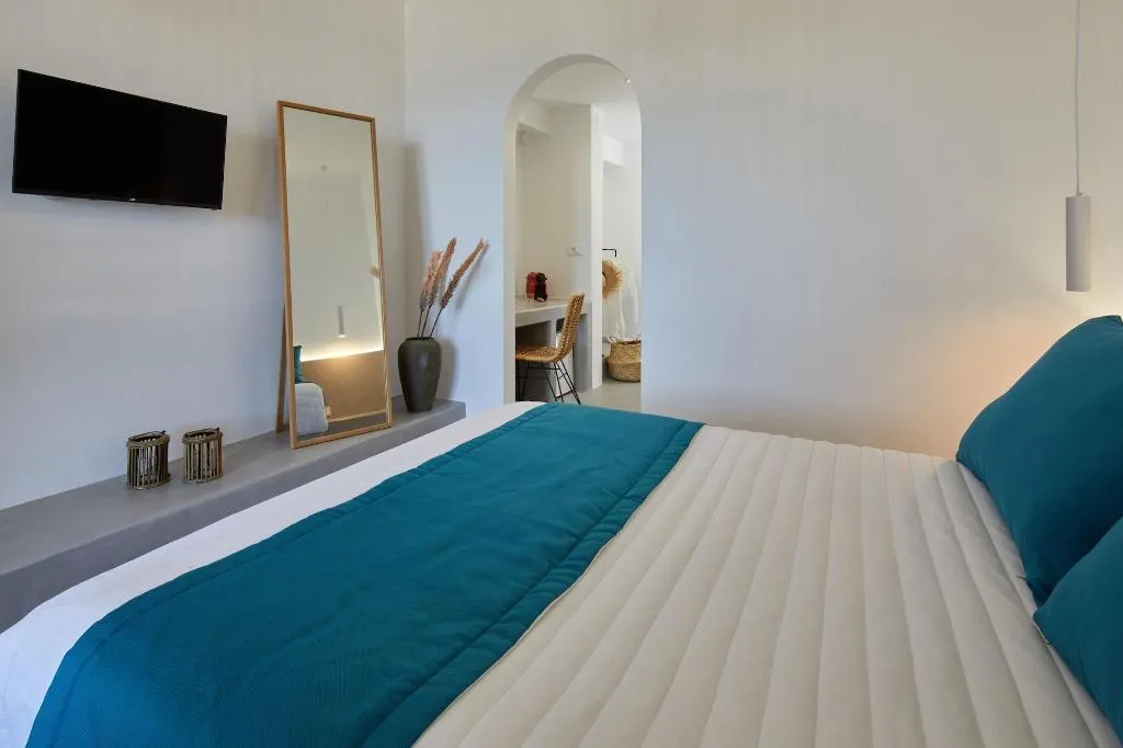 Room, Symmetry Suites, Santorini