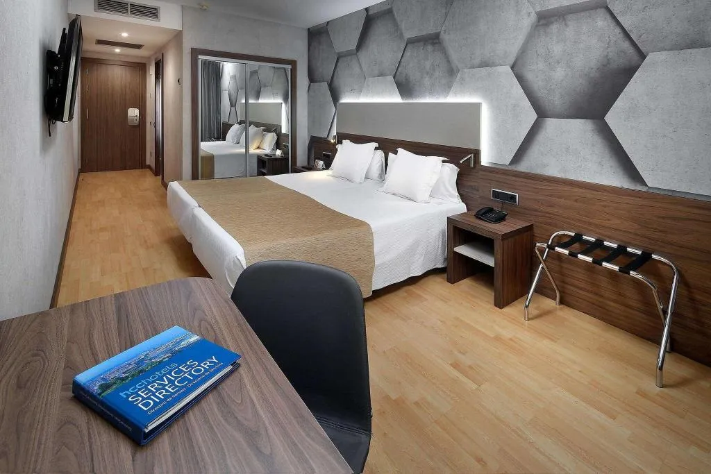 DOUBLE SINGLE USE STANDARD Room, Hcc Montblanc, Barcelona