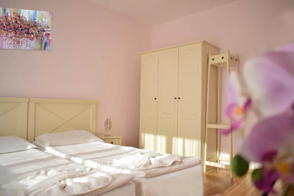 APARTMENT TWO BEDROOMS Room, Flores Park, Bourgas