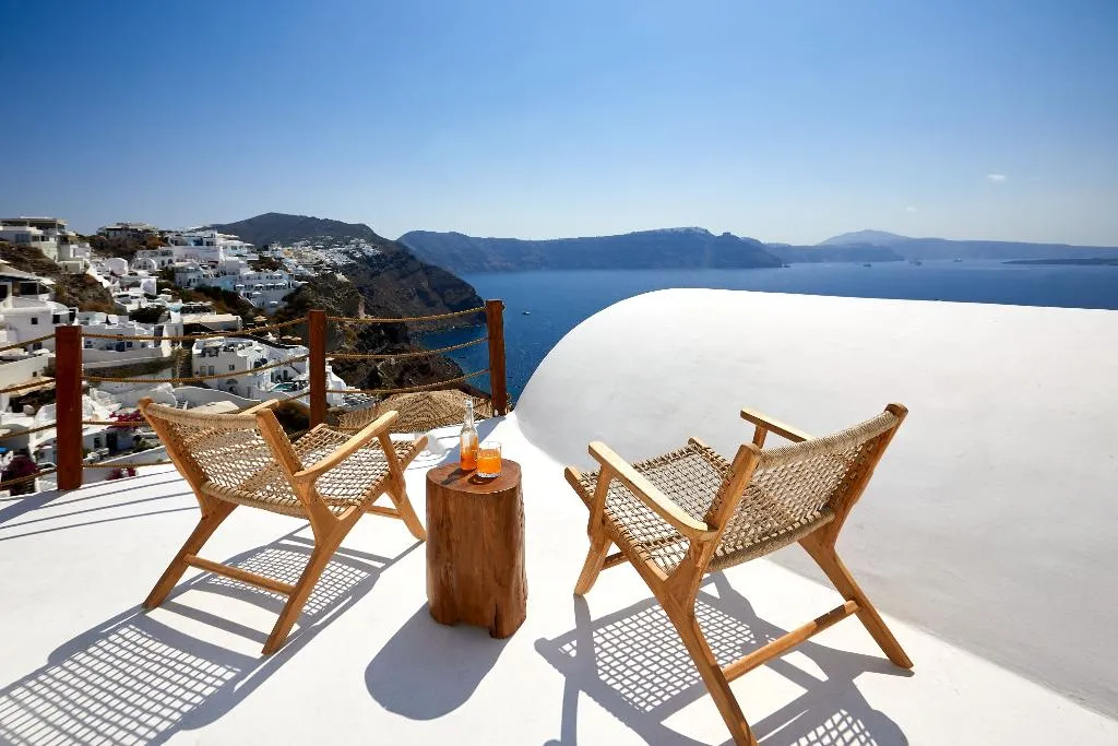 SUITE WITH JACUZZI Room, Rhenia'S Suites, Santorini