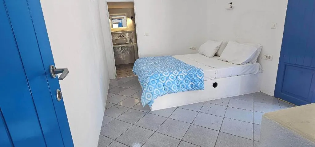 Room, Pleasure Beachside Studios, Santorini