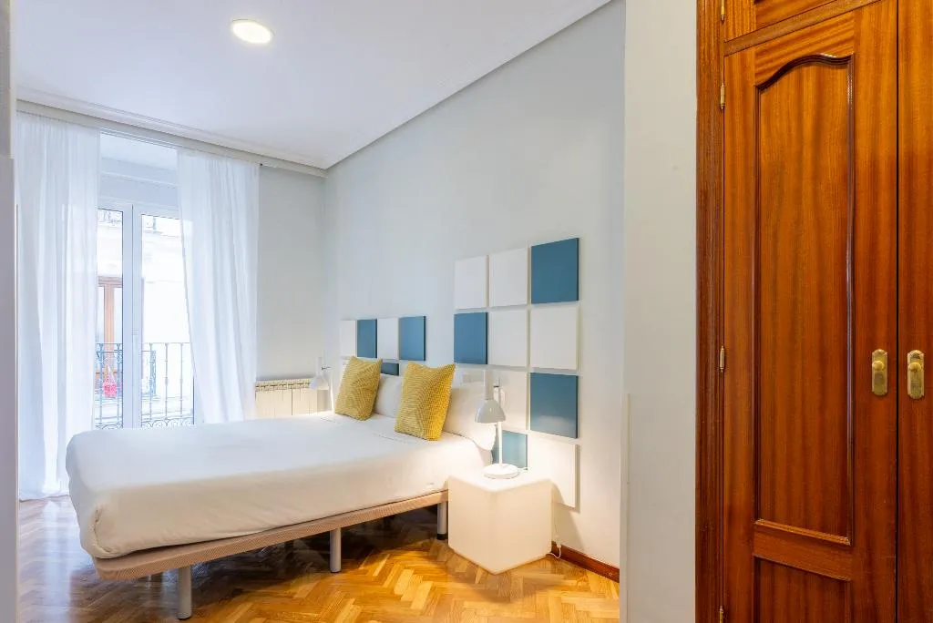 APARTMENT TWO BEDROOMS Room, Smartr Chueca, Madrid
