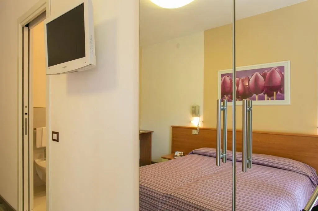 Room, Domingo, Venice