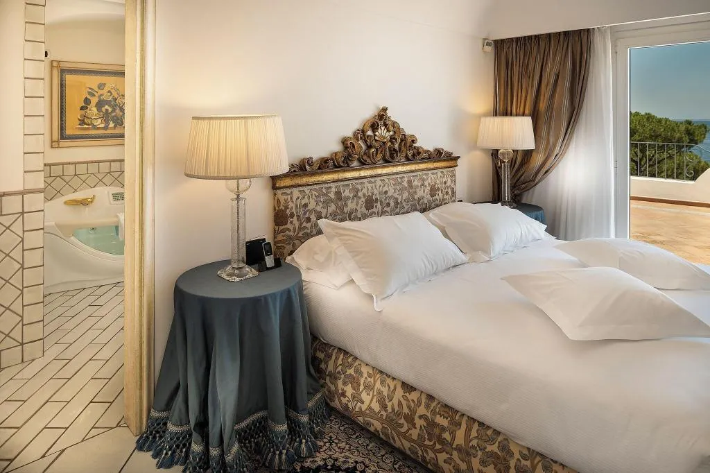 Room, Excelsior Belvedere Hotel & Spa, Naples