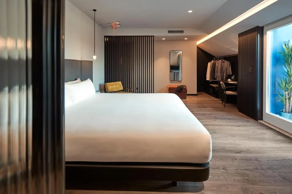 SUITE WITH TERRACE Room, Chic & Basic Gravity, Porto