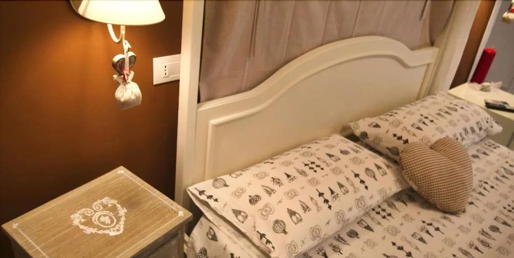 Room, B&B Napul'art, Naples