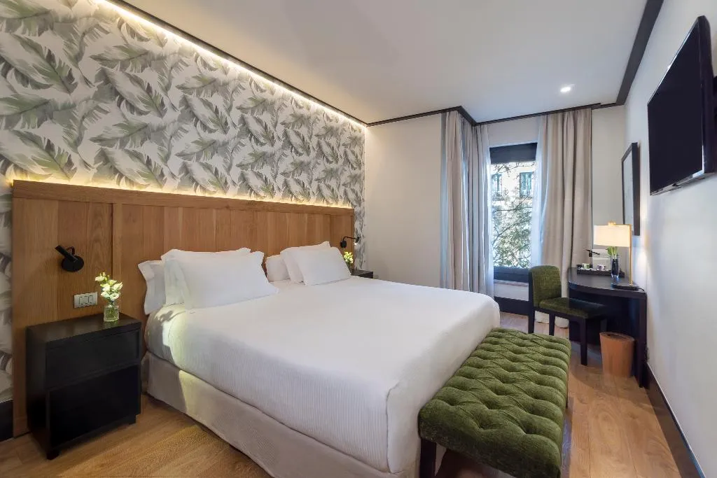 DOUBLE WITH VIEWS Room, H10 Puerta de Alcala 4* Sup., Madrid