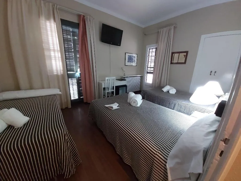 TRIPLE STANDARD Room, El Castell Hotel, Barcelona