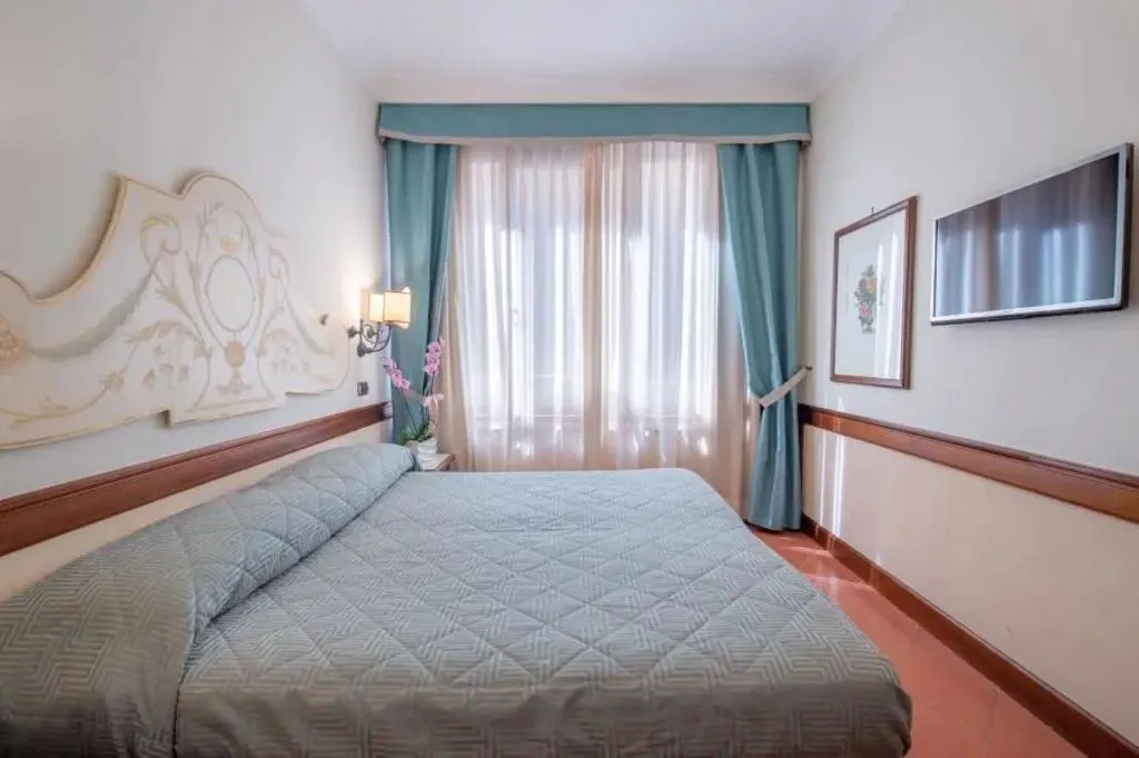 DOUBLE ANNEX Room, Michelangelo, Naples